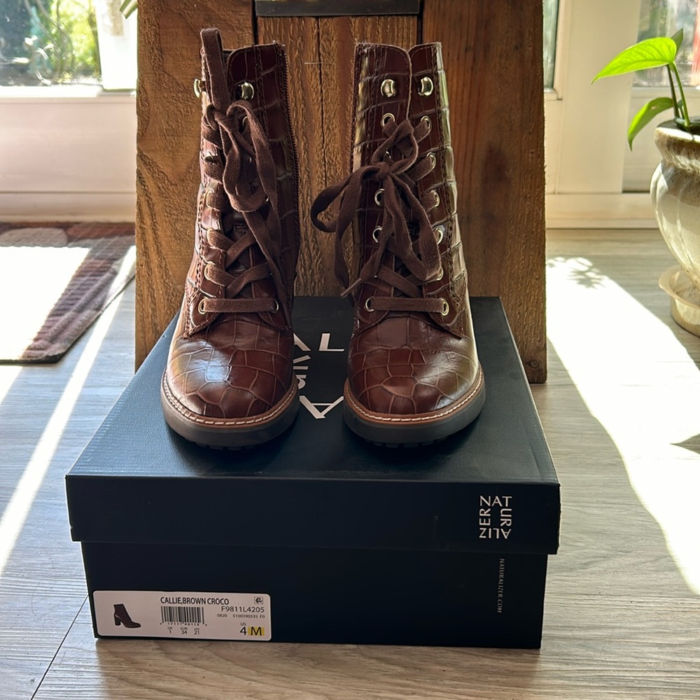 Naturalizer ankle booties